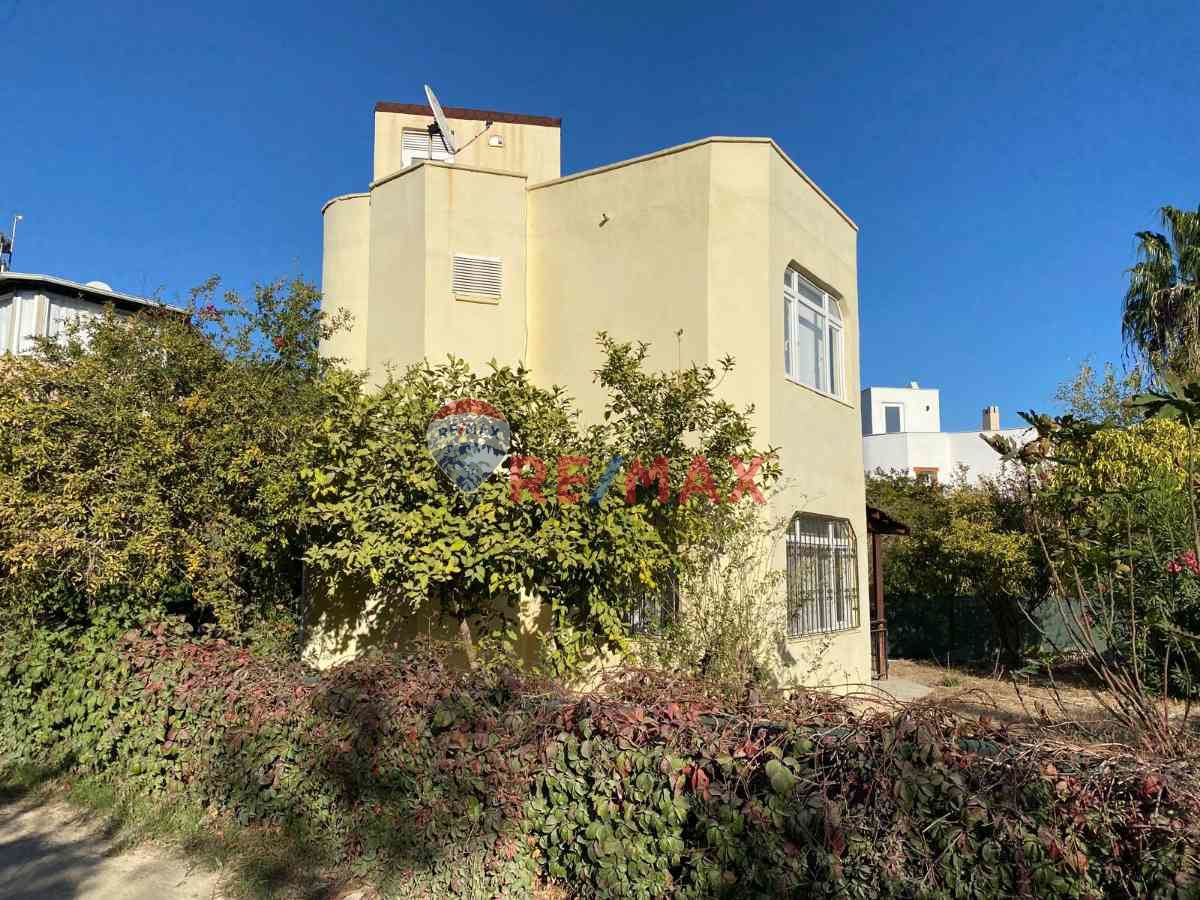 KADRIYE OTELLER BÖLGESI, ANAYOLA YAKIN 2+1 EŞYALI KIRALIK VILLA