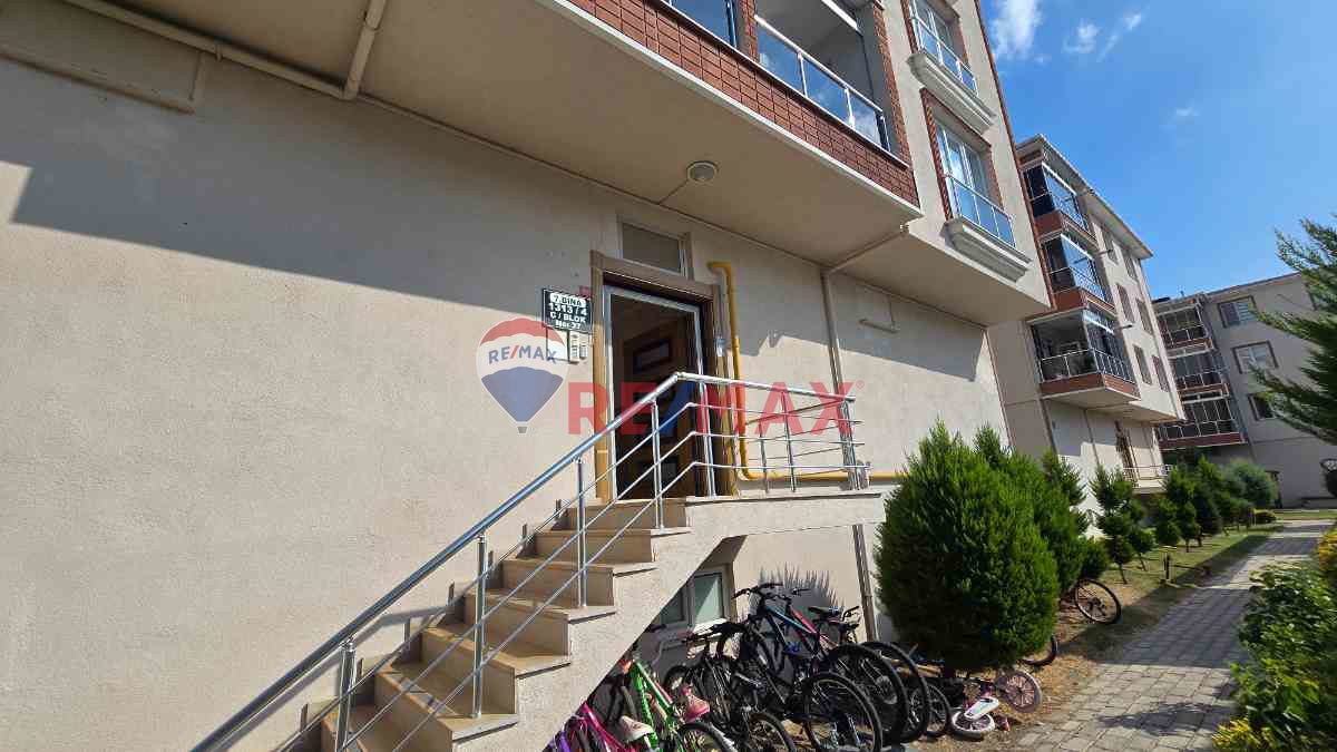 GELİNCİK KONAKLARINDA SATILIK 3+1 ARAKAT DAİRE