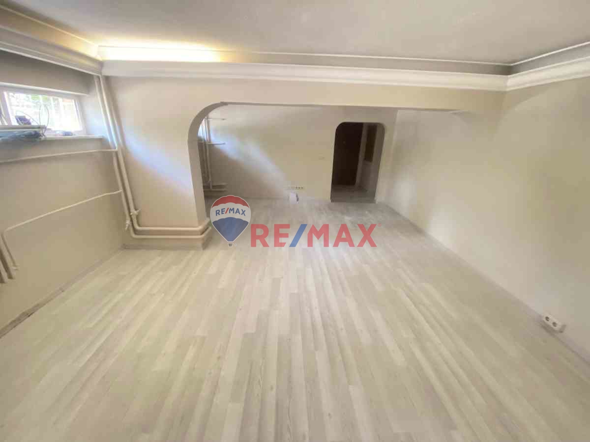 KOZYATAĞI SÜMKO SİTESİNDE İÇİ YENİLENMİŞ KİRALIK 3+1 DAİRE