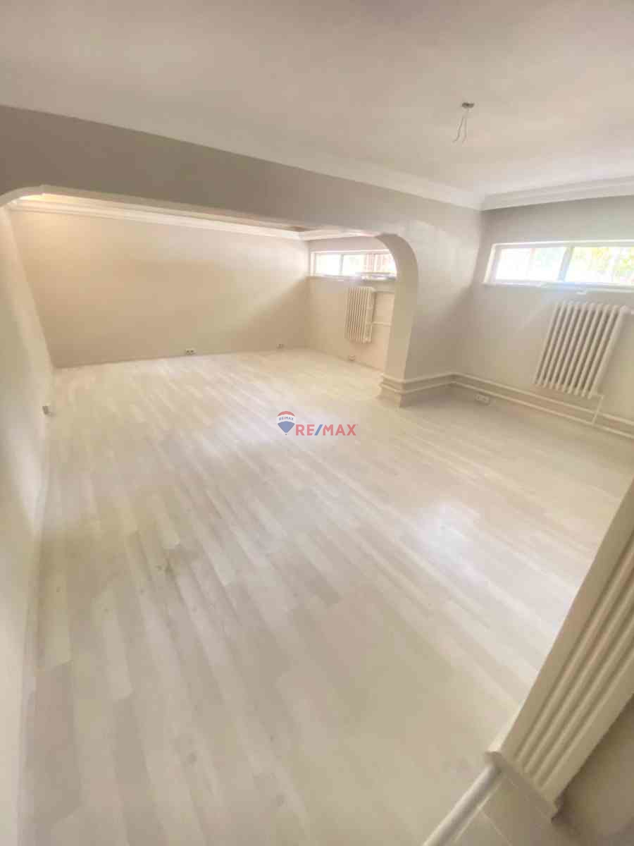 KOZYATAĞI SÜMKO SİTESİNDE İÇİ YENİLENMİŞ KİRALIK 3+1 DAİRE