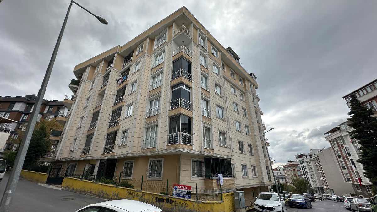GÜRPINAR'DA ÇATI DUBLEKSİ 2+2 BALKONLU 2 BANYOLU SATILIK DAİRE