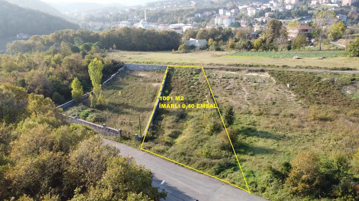 BEYKOZ ÇAVUŞBAŞINDA ORMAN MANZARALI 1001 M² İMARLI SATILIK ARSA