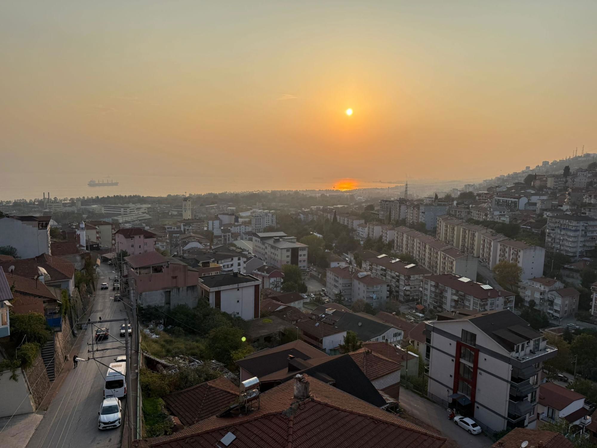 KOCAELİ İZMİT TURGUT MAHALLESİ MANZARALI SATILIK 1+1