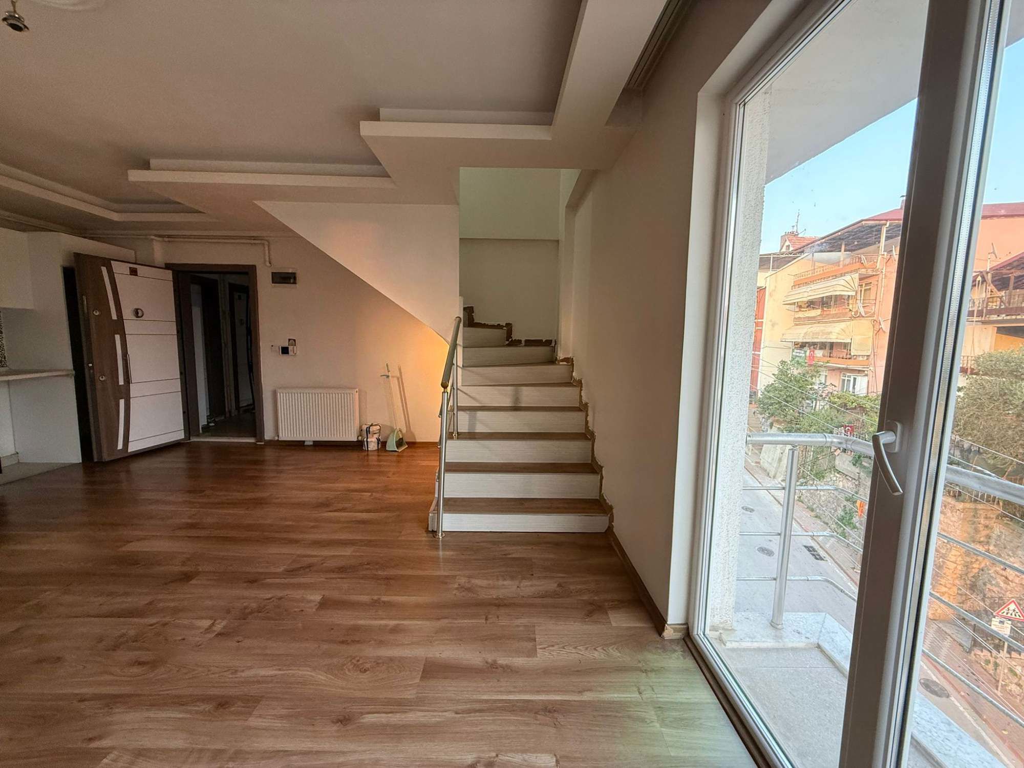 KOCAELİ İZMİT TURGUT MAHALLESİ MANZARALI SATILIK 1+1