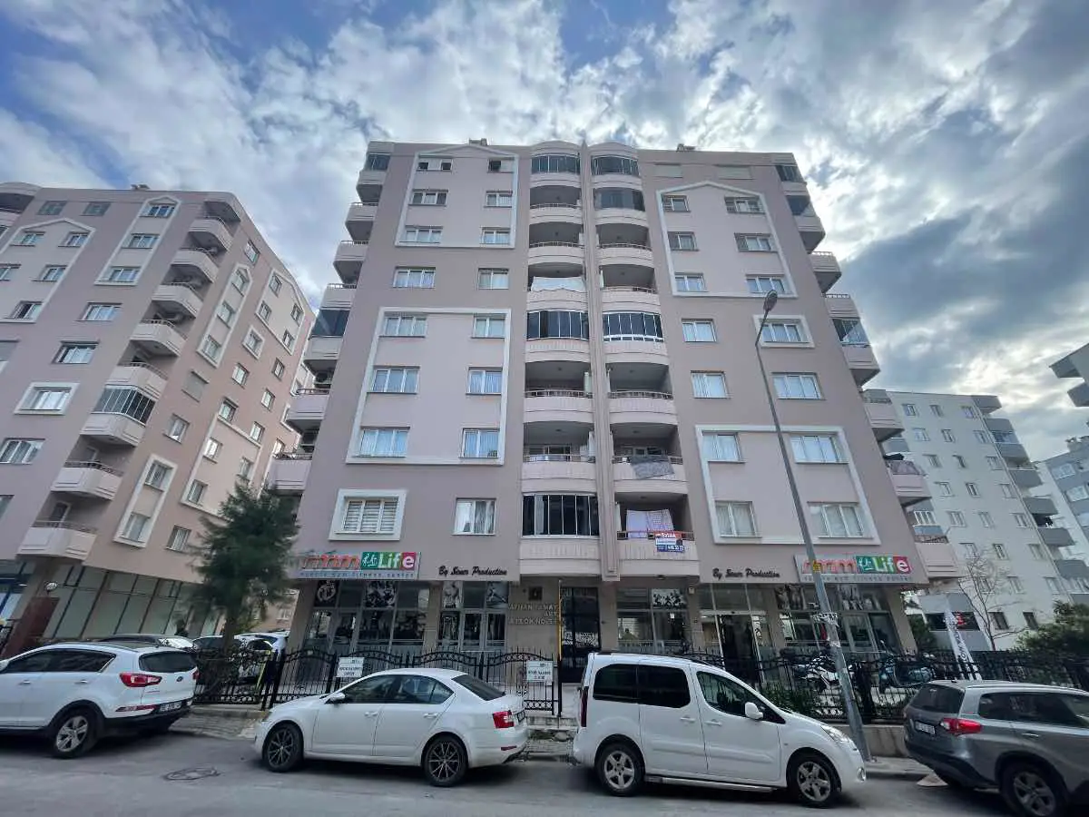 REMAX MODEL DEN BUCA YILDIZ MAH ALINTERI SITESINDE 3+1 DOĞALGAZLI