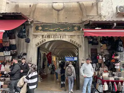 FATİH KAPALI ÇARŞI FESÇILER SOK KÖŞE ÇİFT CEPHE SATILIK DÜKKAN