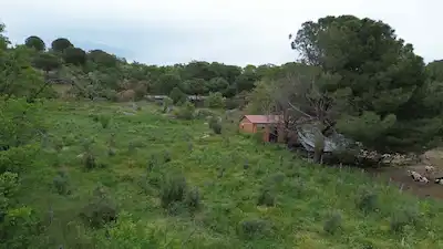 BERGAMA KOZAK YAYLASINDA %50 KÖY İÇİ İMARLI 1.087 M² ARSA