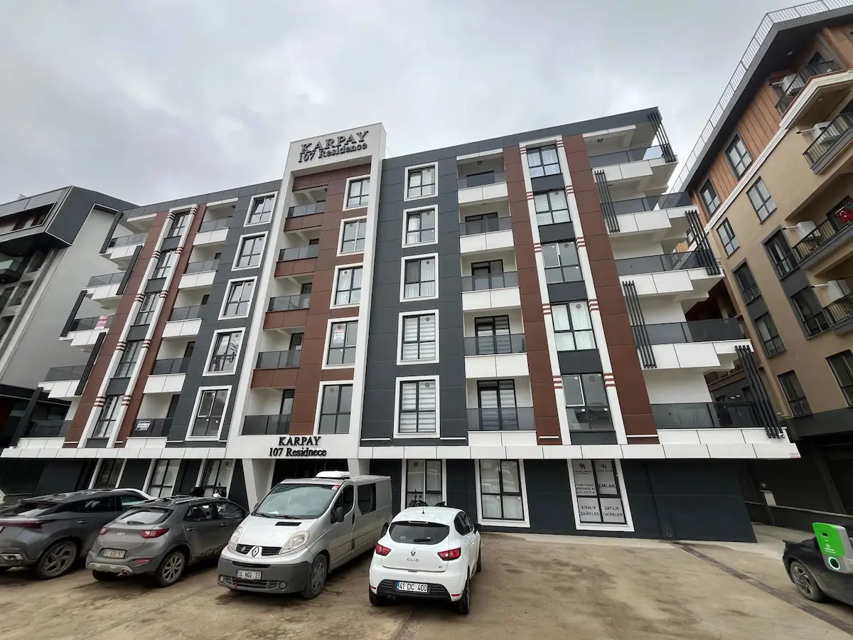 İZMİT KARPAY REZİDANS'TA 1+1 EŞYALI SATILIK DAİRE