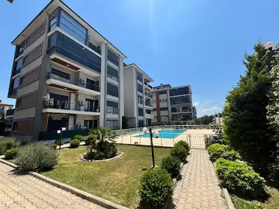 REMAX YELKEN'DEN ASANSÖRLÜ,HAVUZLU SİTE İÇİ, D.GAZLI , K.MUTFAKLI, FERAH DAİRE
