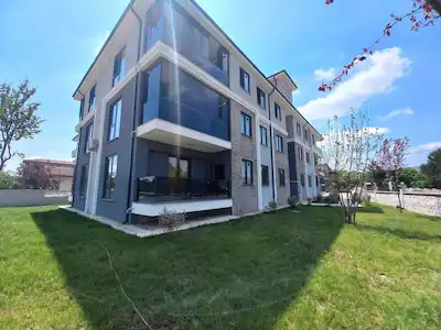 REMAX MAVI-NEVIYE MH EBEVEYN BANYOLU KAPALI OTOPARK GES LÜKS 2+1