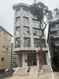 BAĞDAT CADDESİ ÜZERİNDE SIFIR BİNADA KATTA TEK KİRALIK OFİS KATI
