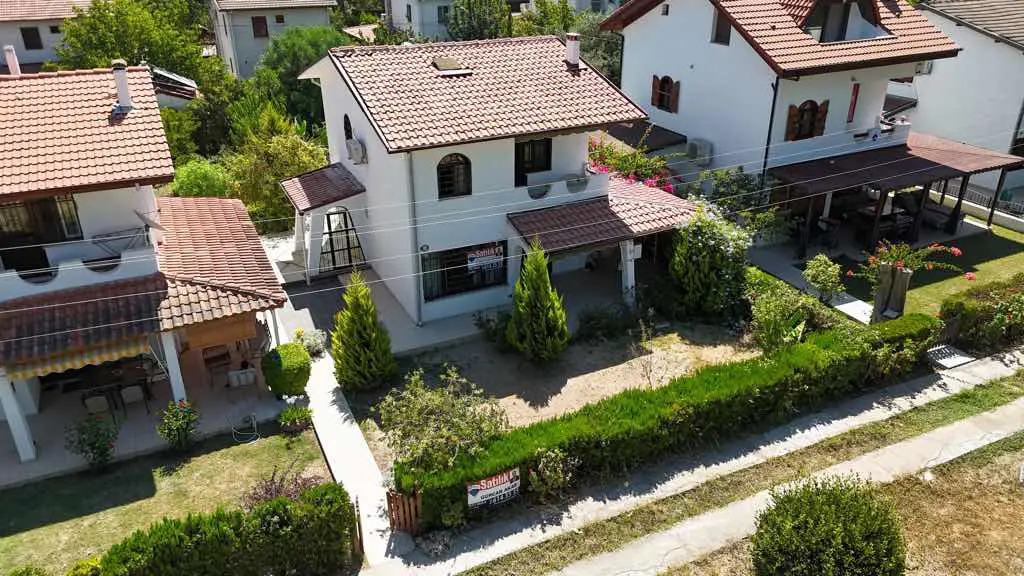 KARAOVA MAHALLESİ YUVAM SITESI'NDE SATILIK 3+1 VİLLA