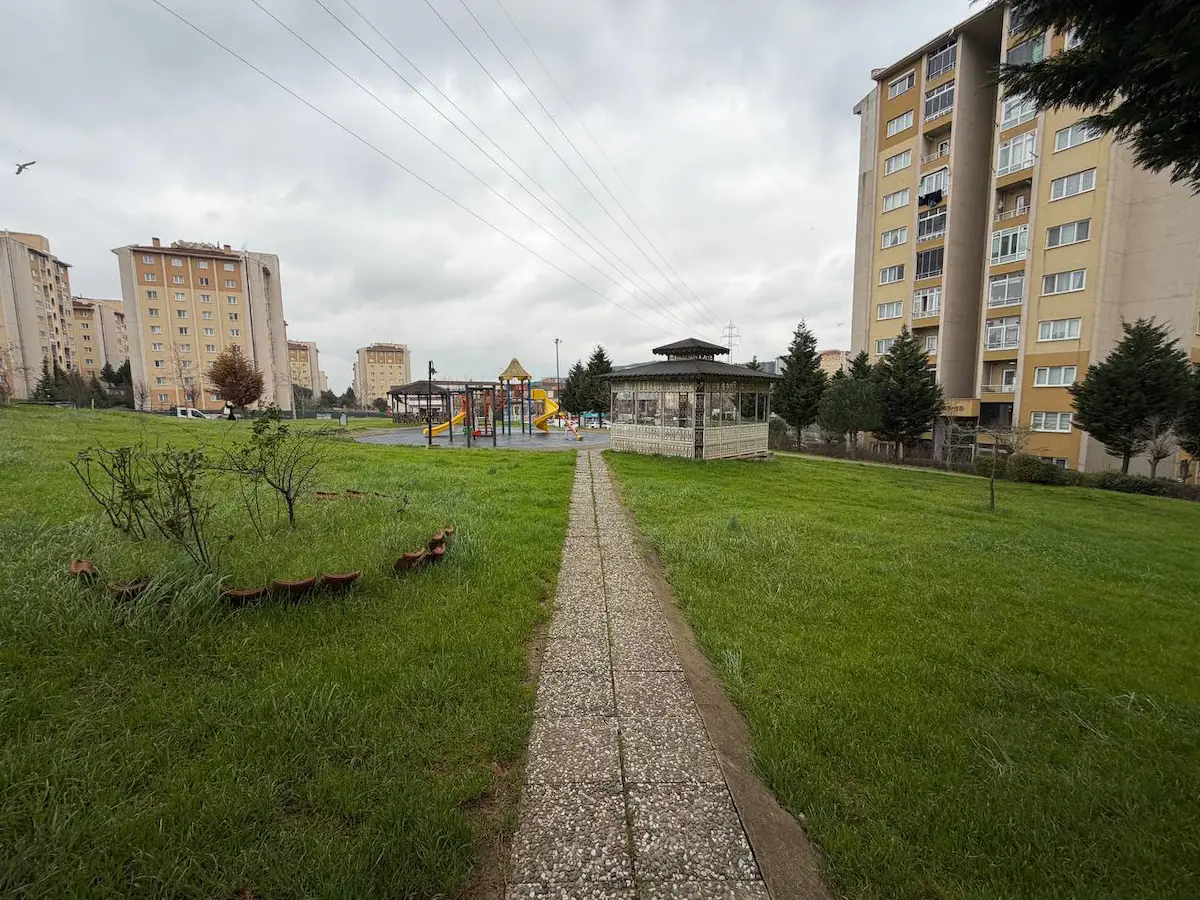 TUZLA AYDINLI TOKİ 3. ETAP 2+1 ARA KAT TADİLATLI BALKONLU 3