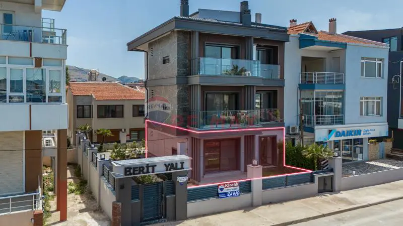 GÜZELBAHÇE YALI'DA CADDE ÜSTÜ BAHÇELİ DENİZE SIFIR OFİS, İŞ YERİ