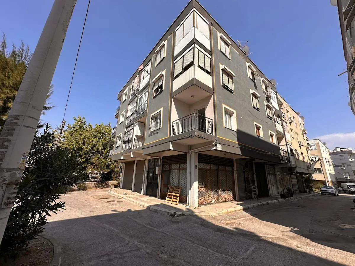 25 KARABAĞLARDA SATILIK KÖŞE DÜKKAN