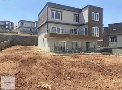 KÖRKÜN'DE MANZARALI, GENIŞ BAHÇELI 6+2 VILLA