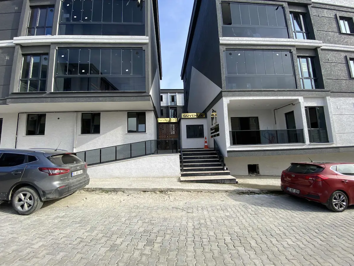 REMAX LAVANDA’DAN KAPAKLI’DA HASTANEYE YÜRÜME MESAFESİNDE EŞYALI 1+1 DAİRE