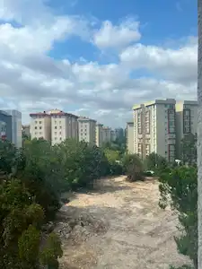 BAHÇELİEVLER'DE ÖNÜ KAPANMAZ FERAH CEPHE 4+1 GENİŞ SATILIK DAİRE