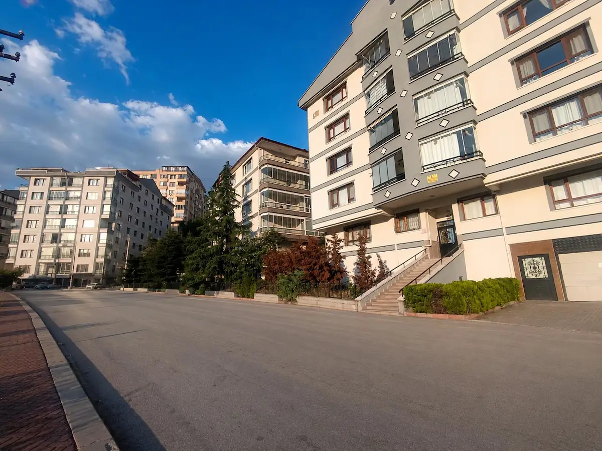 DİKMEN GÖKKUŞAĞINDA YATIRIMA VE OTURUMA UYGUN SATILIK 2+1 DAİRE