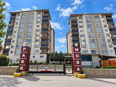 YEŞİLÇAM CADDESİ PARK MODA SİTESİ'NDE SATILIK 3+1 DAİRE