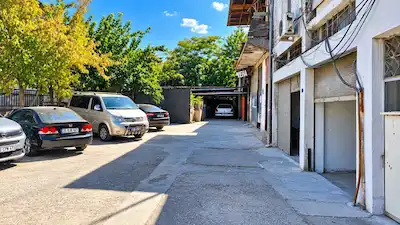 KARABAĞLAR SANAYI SITESINDE 160 M² KIRALIK IŞ YERI
