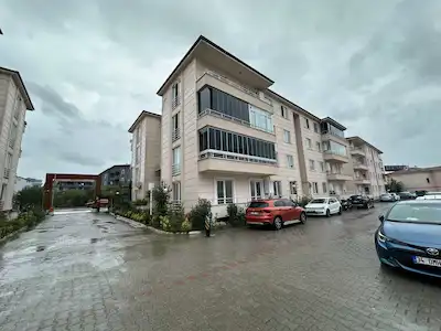 GÖLCÜK ÇİFTLİK ŞEHRİ TORUNOĞLU SİTESİ’NDE KİRALIK 3+1 YÜKSEK GİRİŞ DAİRE