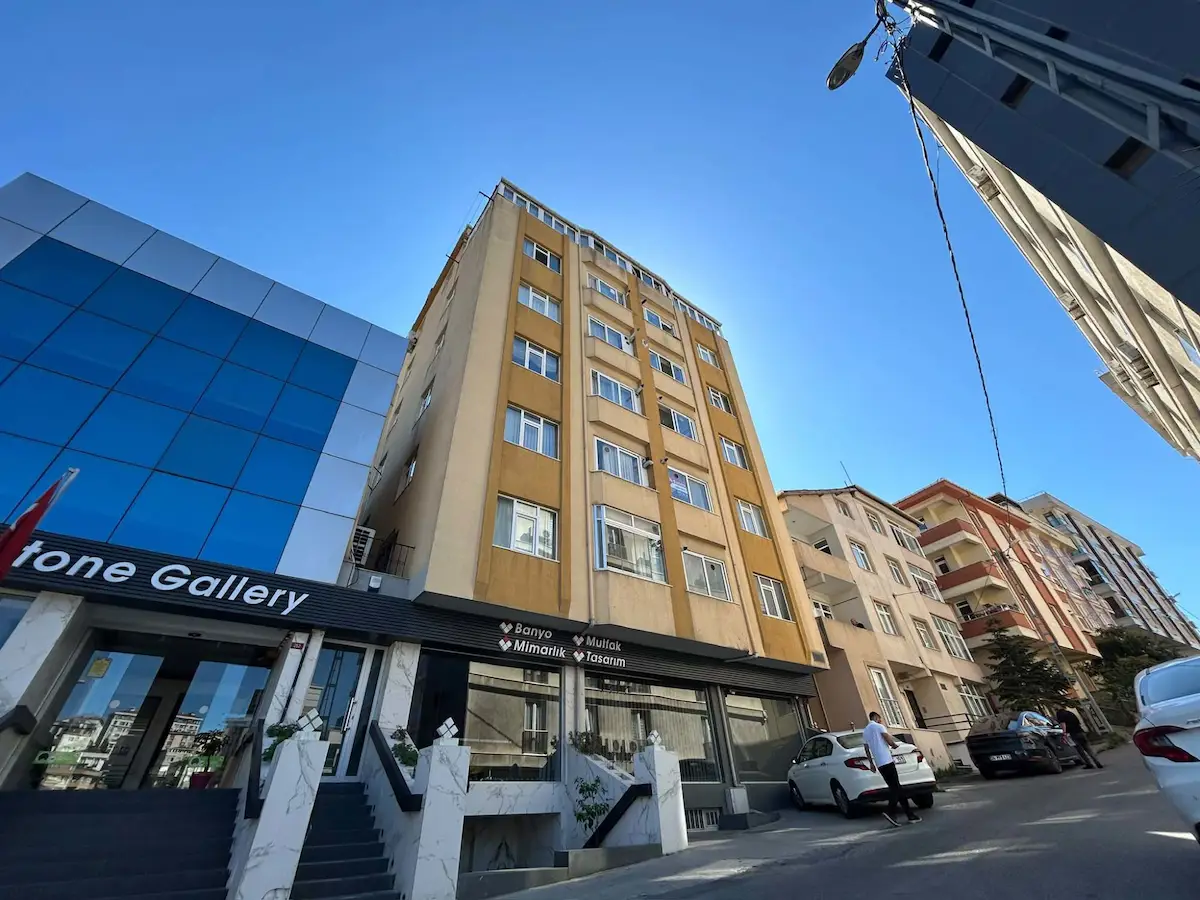 FINDIKLI EVREN CADDESINDE ARA KAT 3+1 SATILIK DAIRE