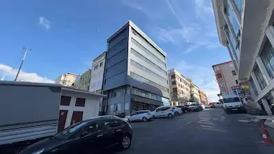 KİRALIK KOMPLE PLAZA E-5 VE METROBÜSE YÜRÜME MESAFESİNDE