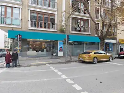 KADIKÖY ERENKÖY ETHEM EFENDI CADDESI ÜZERINDE SATILIK DÜKKAN