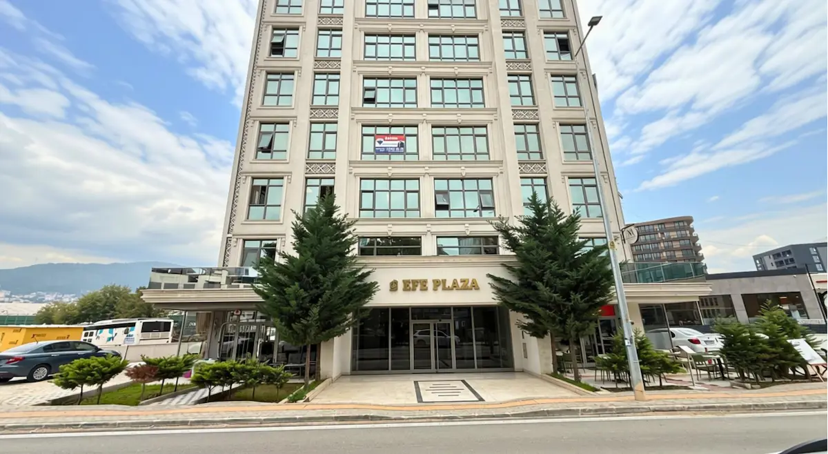 REMAX BEYAZ ODUNLUK EFE PLAZA’DA ARAKAT 2+1 ARAKAT OFİS