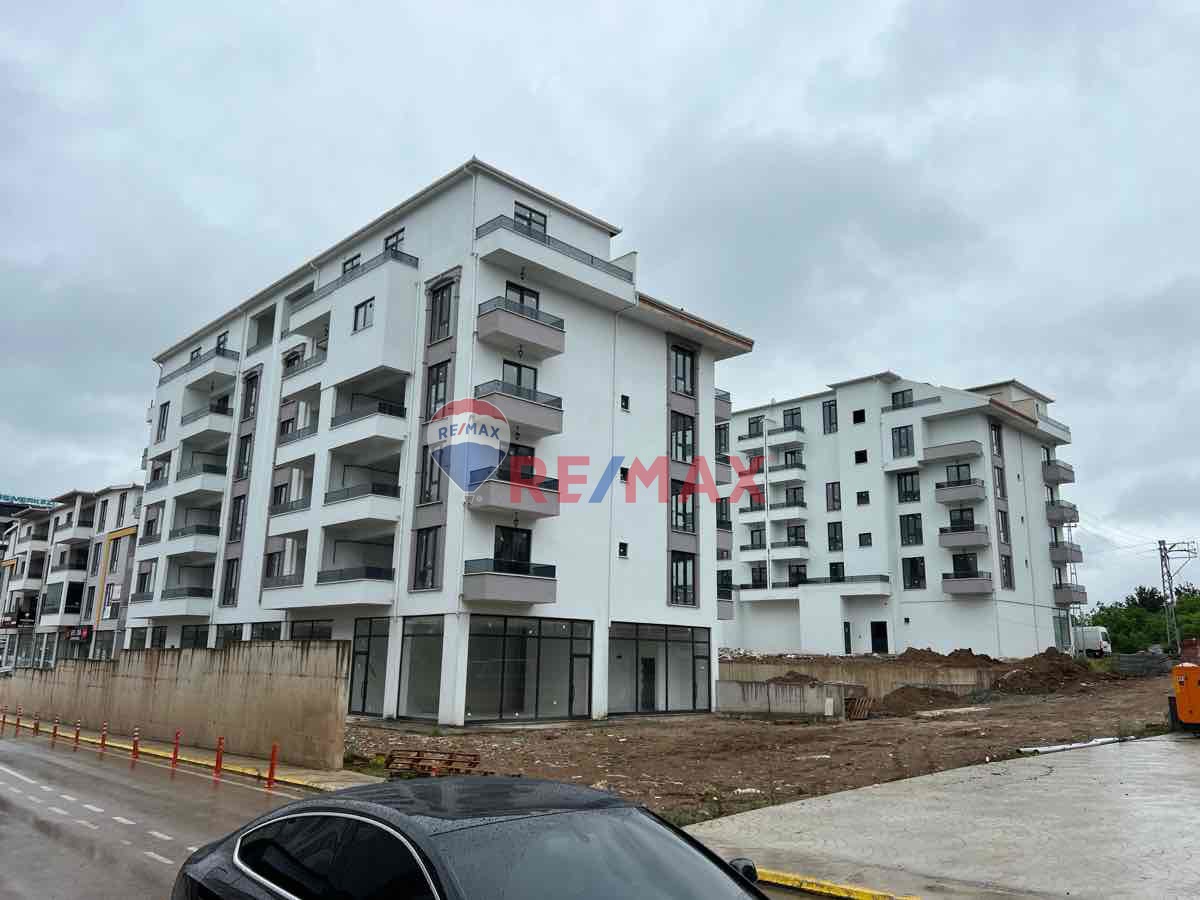 FSM DE KENT MEYDANINDA 2+1 GENİŞ