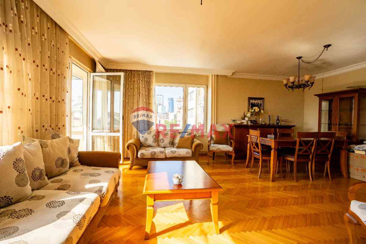 AZİZ BAŞKAYADAN GAYRETTEPE DE 3+1 GENİŞ,ŞEHİR MANZARALI ,ASANSÖRLÜ DAİRE