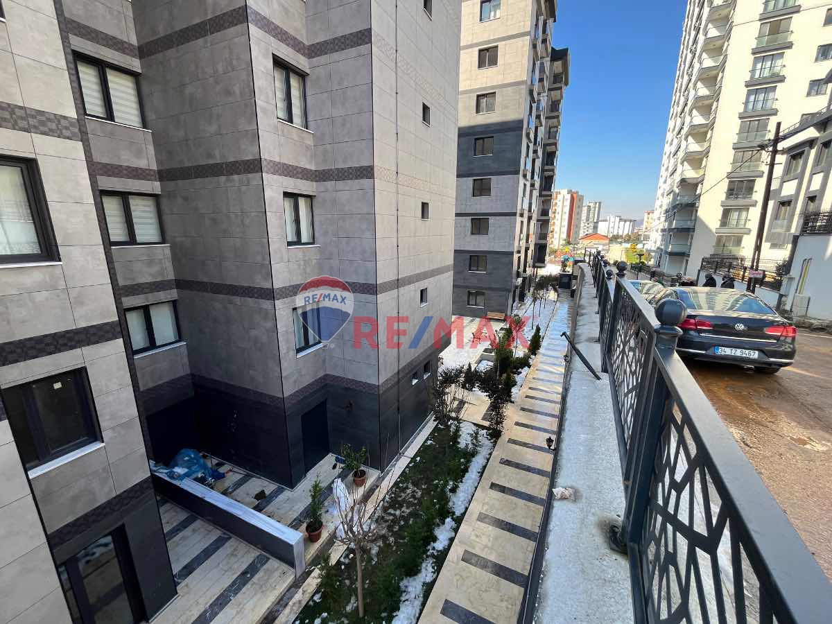 KARTAL HÜRRİYET MAH DE SİTE İÇİ BALKONLU 2+1 ARA KAT KIRALIK DAİRE