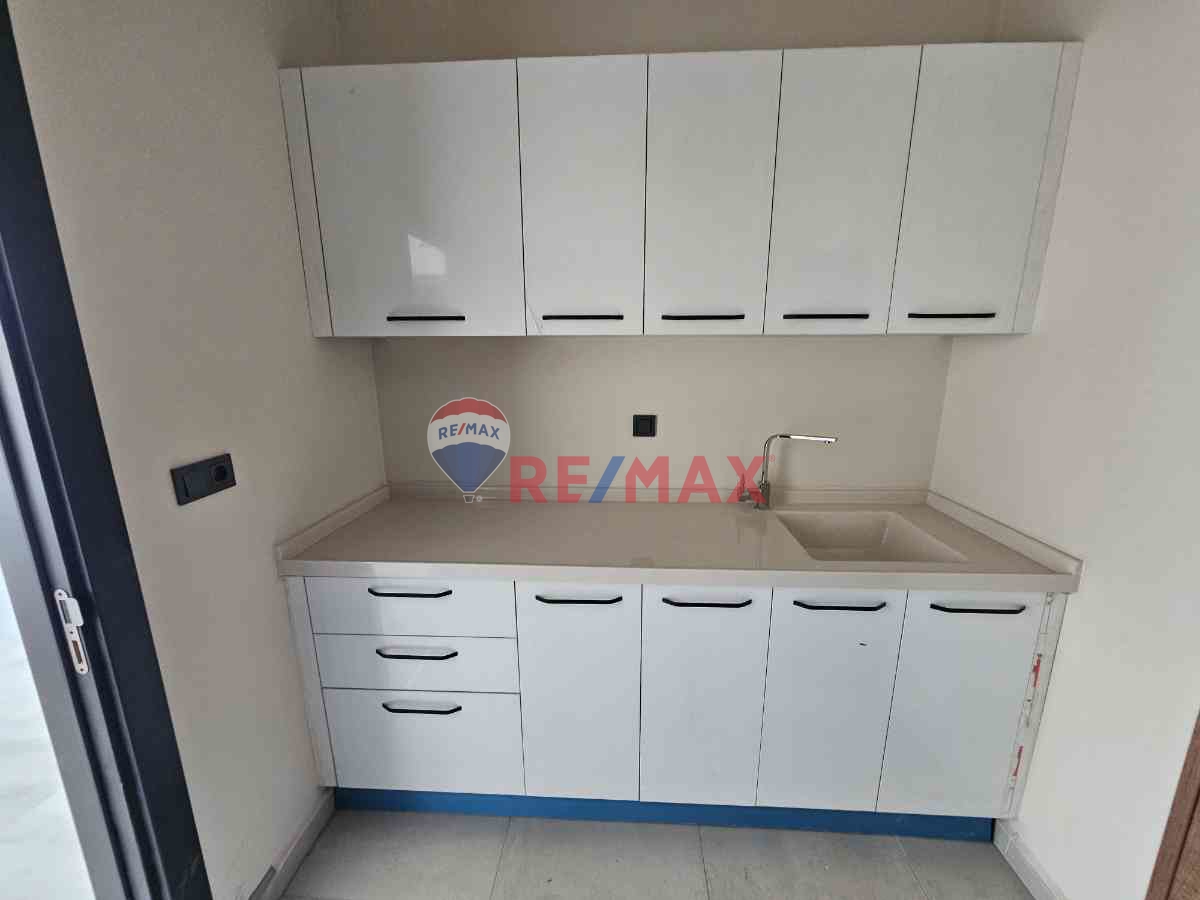 YAHYA KAPTAN İBF OFFICE'DE KIRALIK 85 M2 HAZIR YAPILI BÜRO OFIS