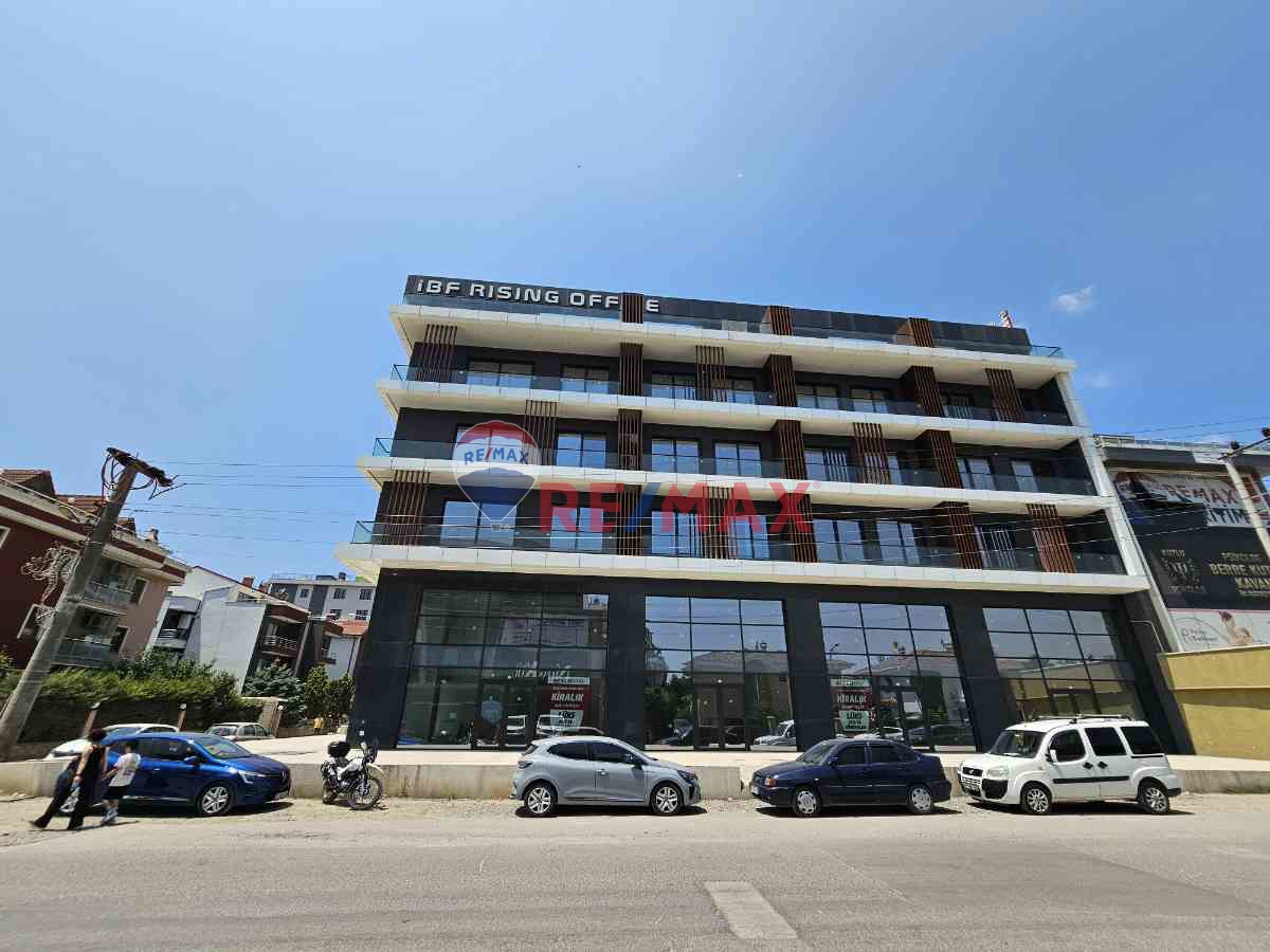 YAHYA KAPTAN İBF OFFICE'DE KIRALIK 85 M2 HAZIR YAPILI BÜRO OFIS
