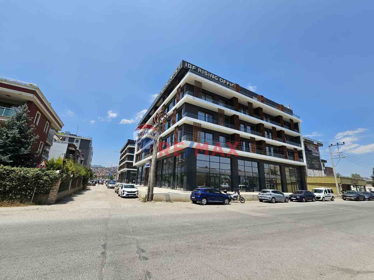 YAHYA KAPTAN İBF OFFICE'DE KIRALIK 85 M2 HAZIR YAPILI BÜRO OFIS
