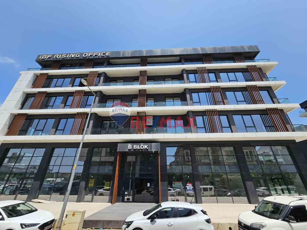 YAHYA KAPTAN İBF OFFICE'DE KIRALIK 85 M2 HAZIR YAPILI BÜRO OFIS