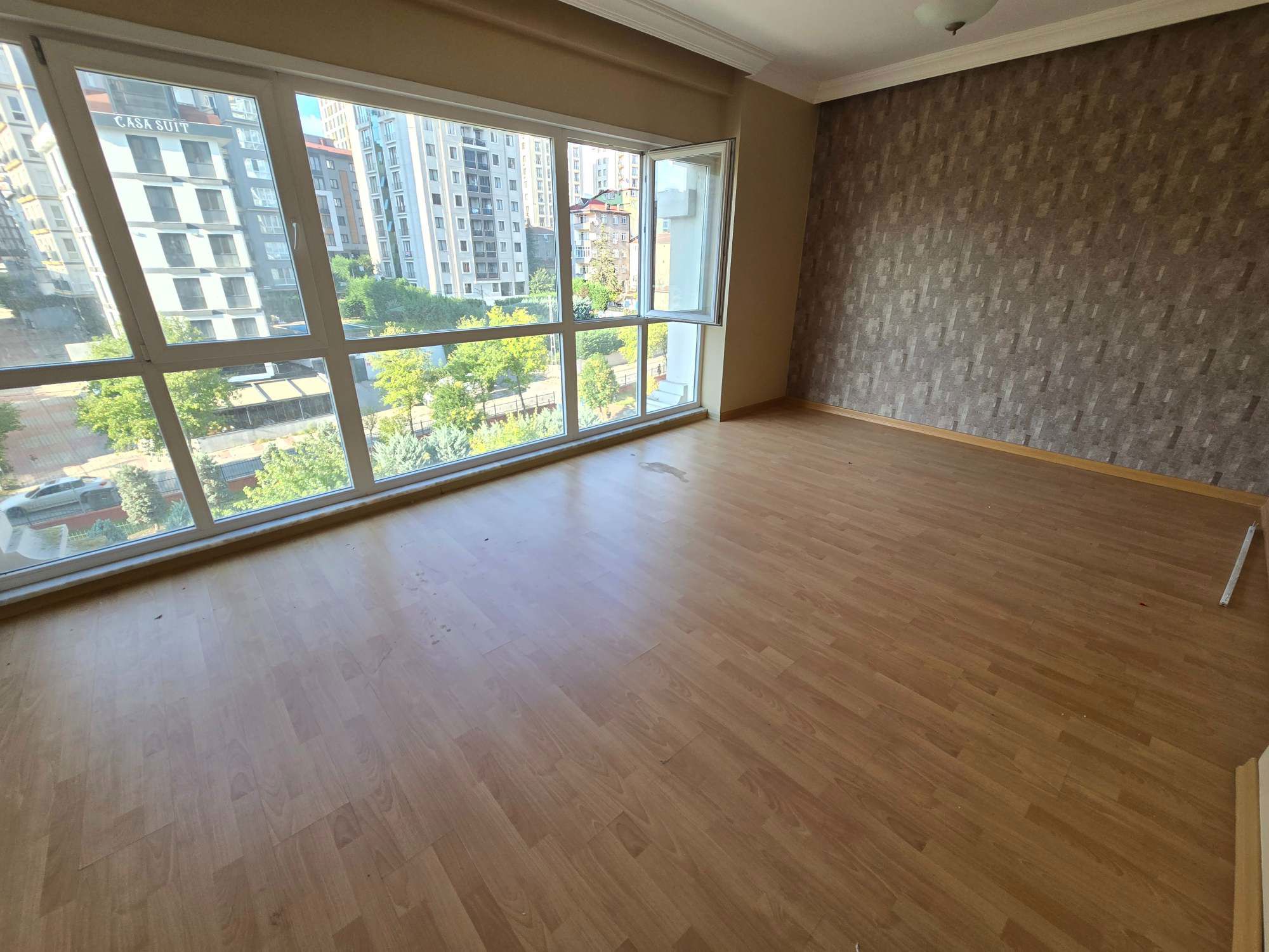 REMAX'DAN TAN ROYALPARK SITESI İSKANLI GÜVENLIK K.OTOPARKLI BOŞ