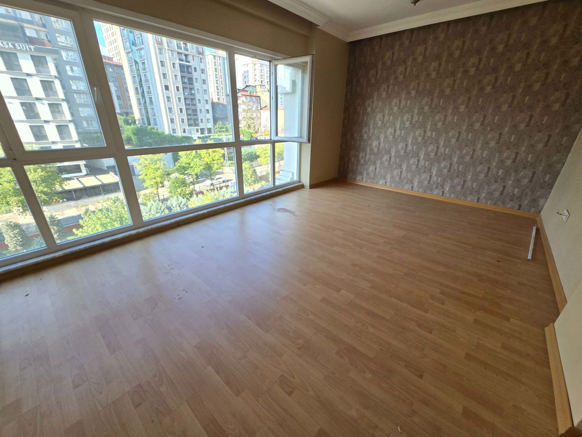 REMAX'DAN TAN ROYALPARK SITESI İSKANLI GÜVENLIK K.OTOPARKLI BOŞ