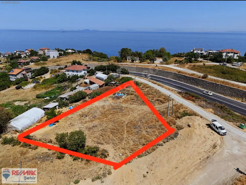 YALOVA AKKÖY ŞAHİN TEPESİNDE SATILIK İMARLI TARLA