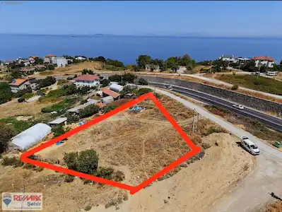 YALOVA AKKÖY ŞAHİN TEPESİNDE SATILIK İMARLI TARLA