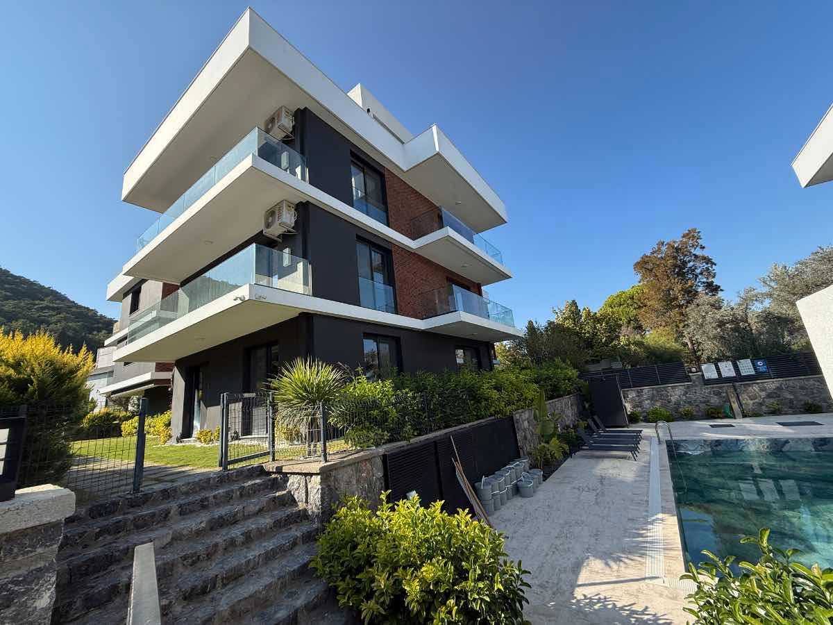 URLA GÜVENDIKTE EŞYALI BAHÇE KATI 2+1 KIRALIK REZIDANS DAIRESI