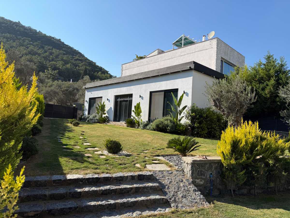 URLA GÜVENDIKTE EŞYALI BAHÇE KATI 2+1 KIRALIK REZIDANS DAIRESI