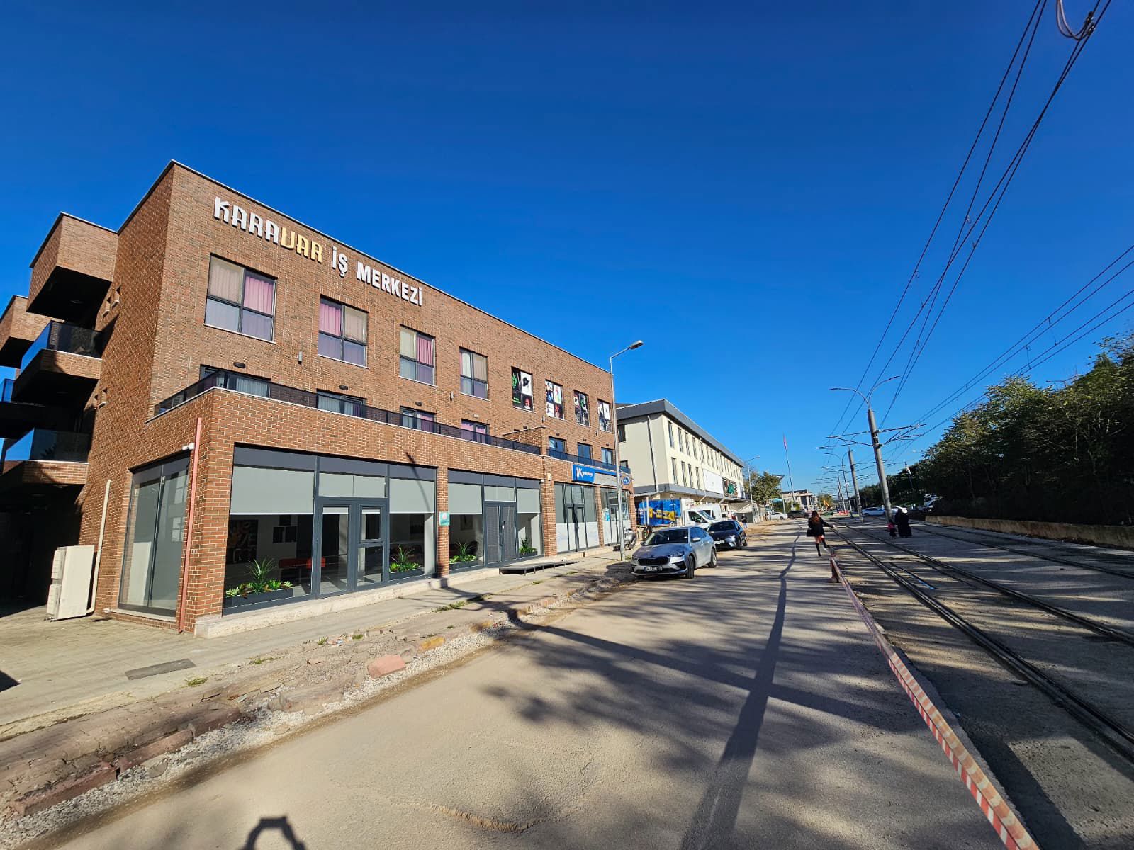 İZMIT ALIKAHYA MERKEZ MAH. CADDE ÜZERI DEVREN KIRALIK BÜRO OFIS