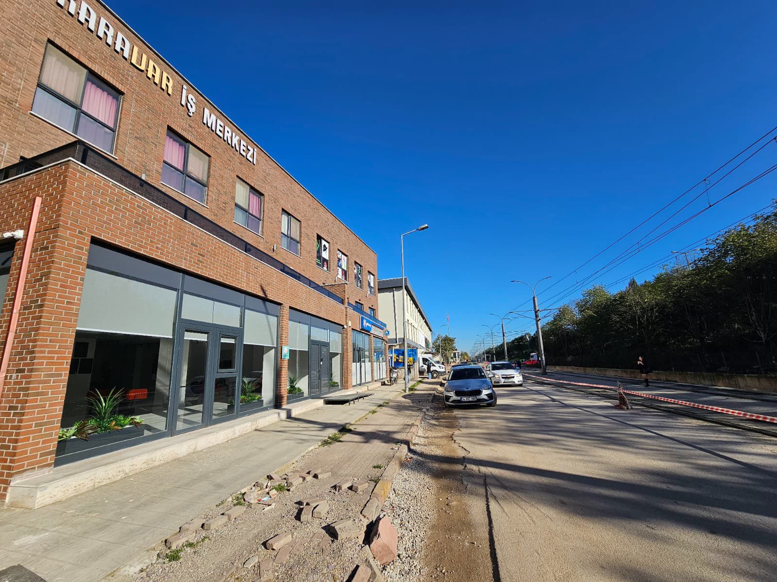 İZMIT ALIKAHYA MERKEZ MAH. CADDE ÜZERI DEVREN KIRALIK BÜRO OFIS