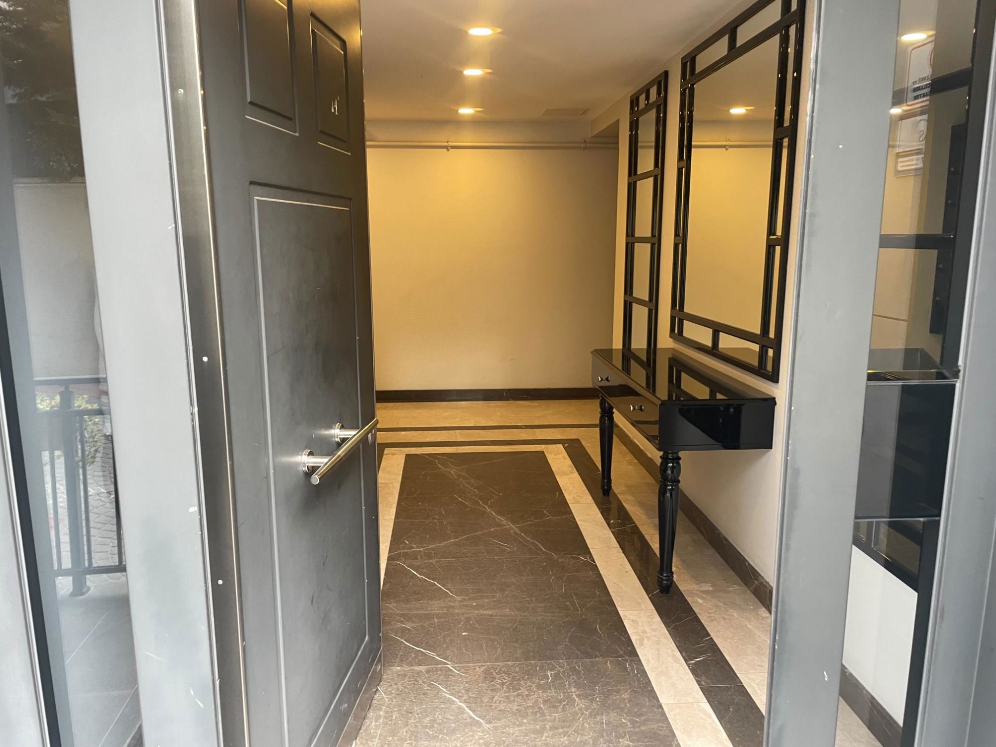 ALTUNİZADE A-ZADE EVLERI'NDE ÖZEL DEKORASYONLU SATILIK DUBLEX 3 + 1  DAİRE 