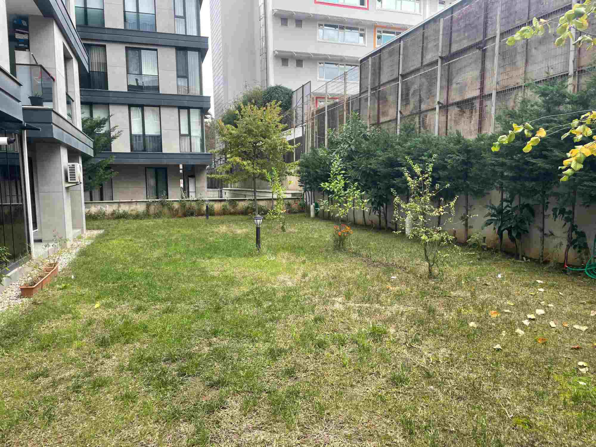 ALTUNİZADE A-ZADE EVLERI'NDE ÖZEL DEKORASYONLU SATILIK DUBLEX 3 + 1  DAİRE 