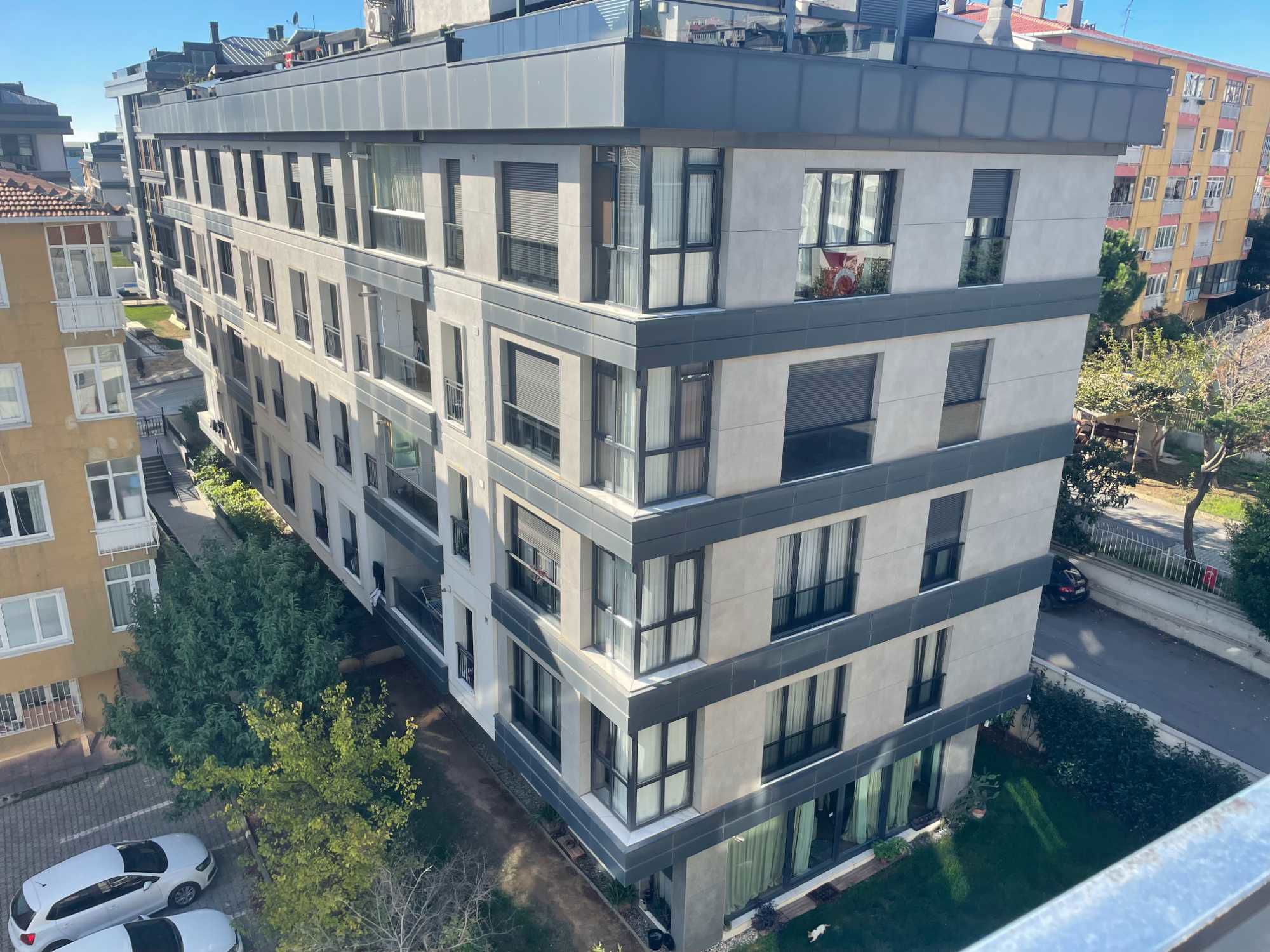 ALTUNİZADE A-ZADE EVLERI'NDE ÖZEL DEKORASYONLU SATILIK DUBLEX 3 + 1  DAİRE 