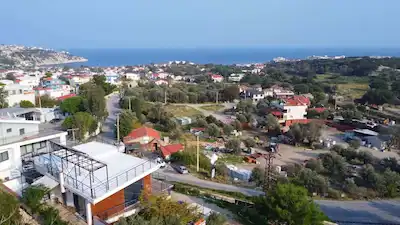 KARABURUN MERKEZDE 400 M2 ARSA VE 2 KATLI DAİRE