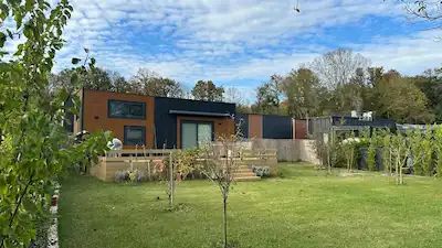 ÇATALCA KARAMANDERE'DE İKİ PARSELDE HARİKA TİNY HOUSE & ARAZİ